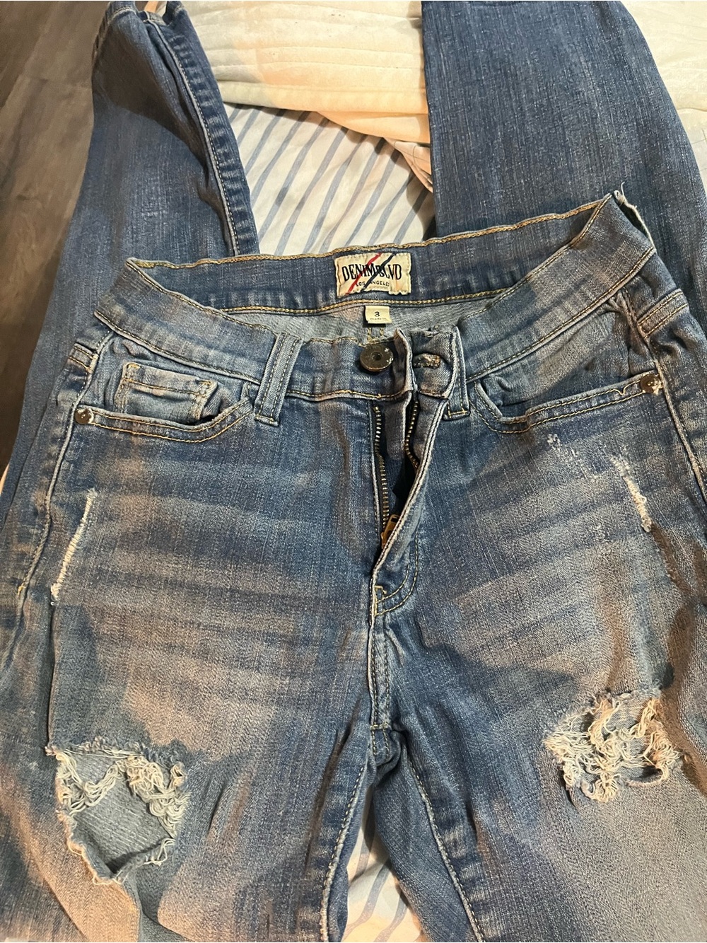 Denim&Co Women's Light Blue Skinny Jeans with Distressed Detail
